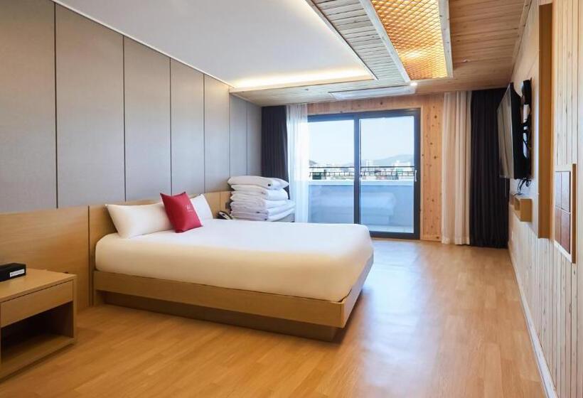 家庭间, Chuncheon Eston