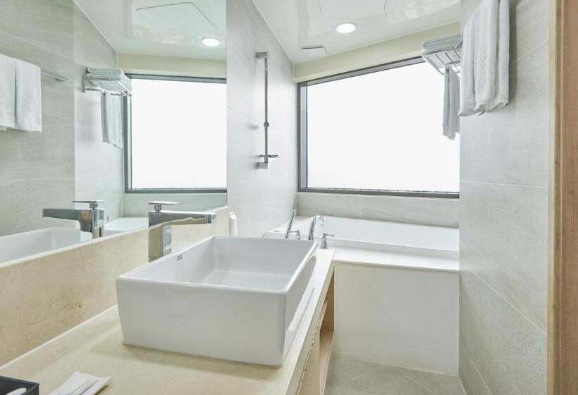 家庭房带园景, Chuncheon Eston