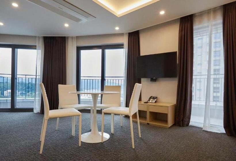 家庭房带园景, Chuncheon Eston