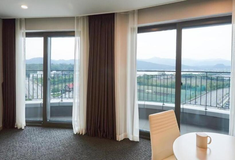 家庭房带园景, Chuncheon Eston