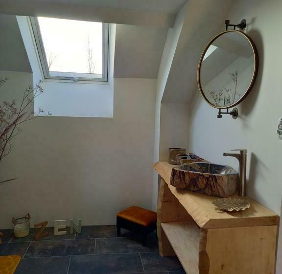 디럭스 룸, La Surville