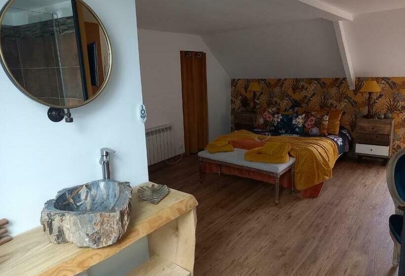 디럭스 룸, La Surville