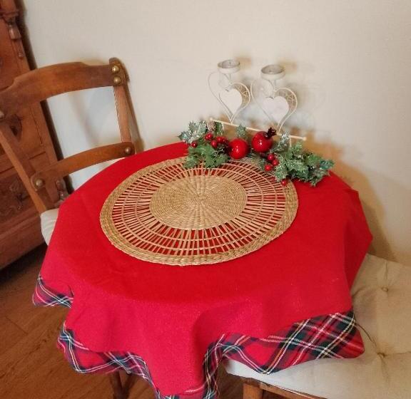 اتاق استاندارد, Artistic House