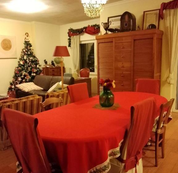 اتاق استاندارد, Artistic House