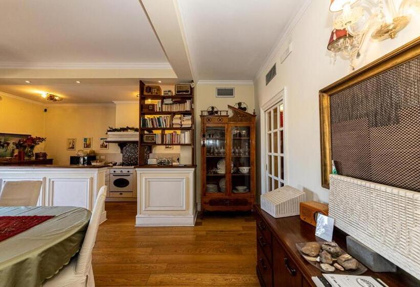 اتاق استاندارد با بالکن, Artistic House