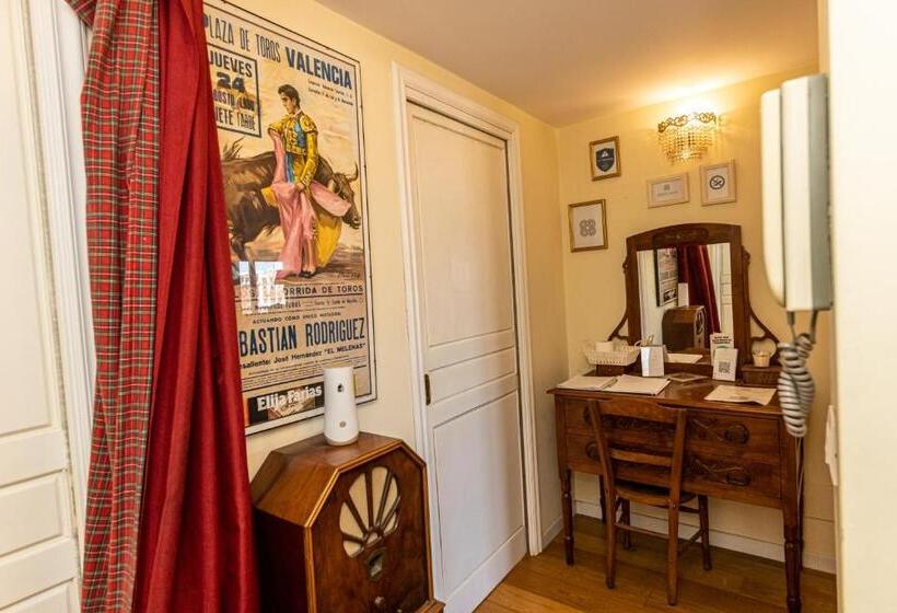 اتاق استاندارد, Artistic House