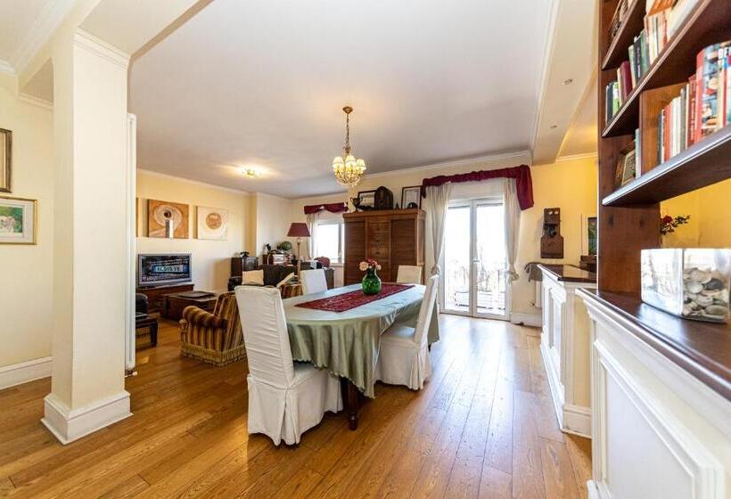 اتاق استاندارد, Artistic House