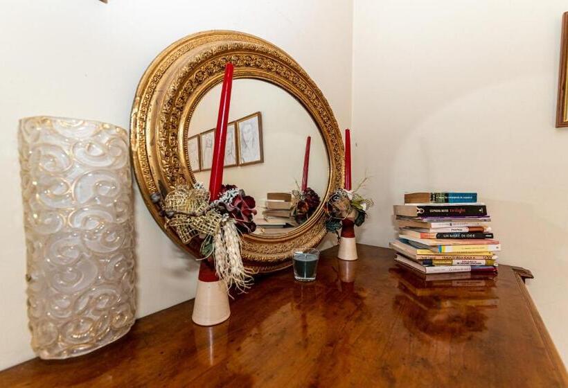 اتاق استاندارد, Artistic House