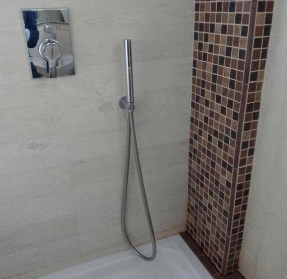 اتاق استاندارد, Artistic House