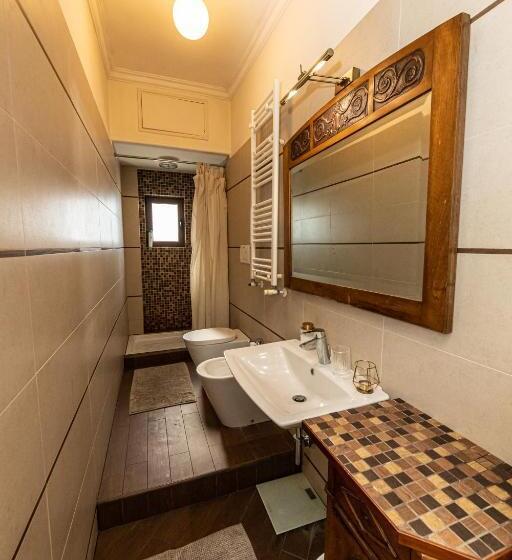 اتاق استاندارد, Artistic House