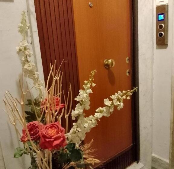 اتاق خانوادگی, Artistic House