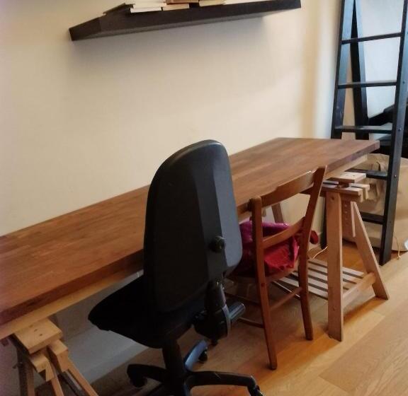 اتاق خانوادگی, Artistic House