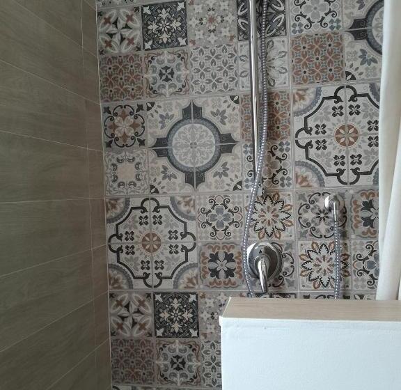 اتاق خانوادگی, Artistic House