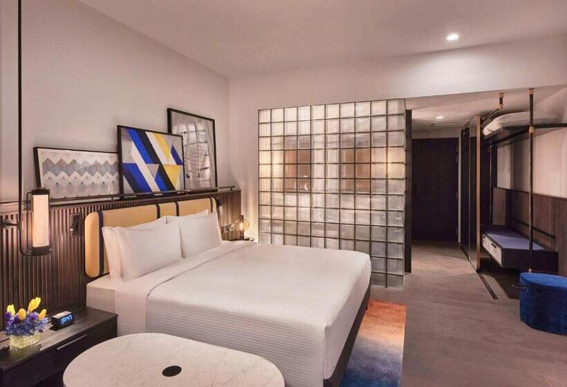 Club Room King Bed, Pullman Singapore Orchard