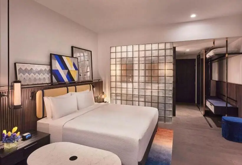 Club Room King Bed, Pullman Singapore Orchard