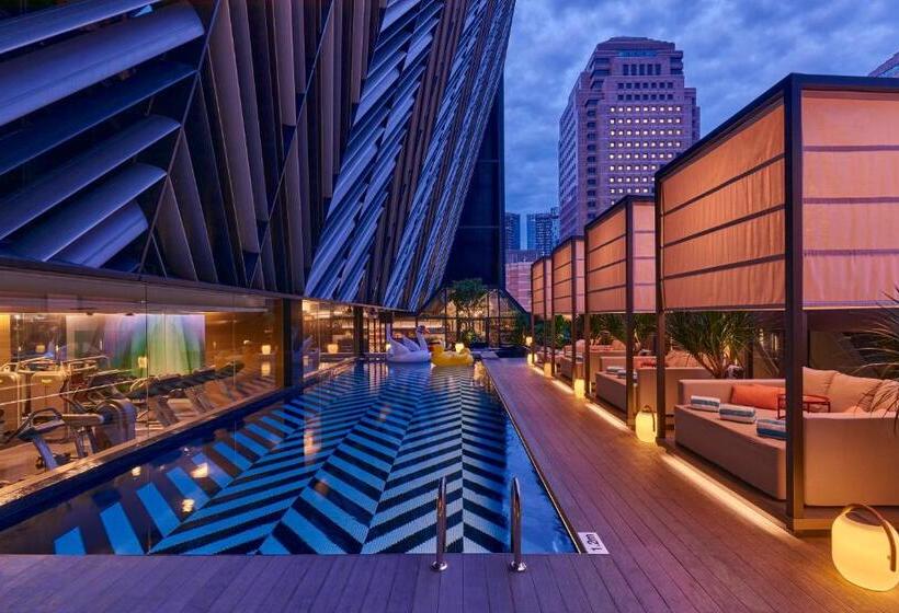 Classic Room Queen Bed, Pullman Singapore Orchard