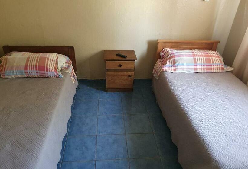 Номер Стандарт, Laura Hostal