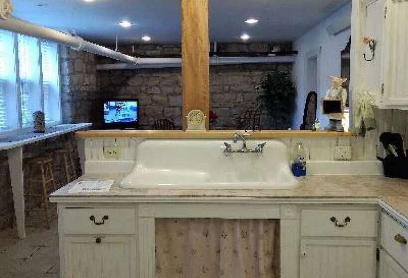 غرفة سوبيريور ثلاثية, Alexander Mansion Bed & Breakfast