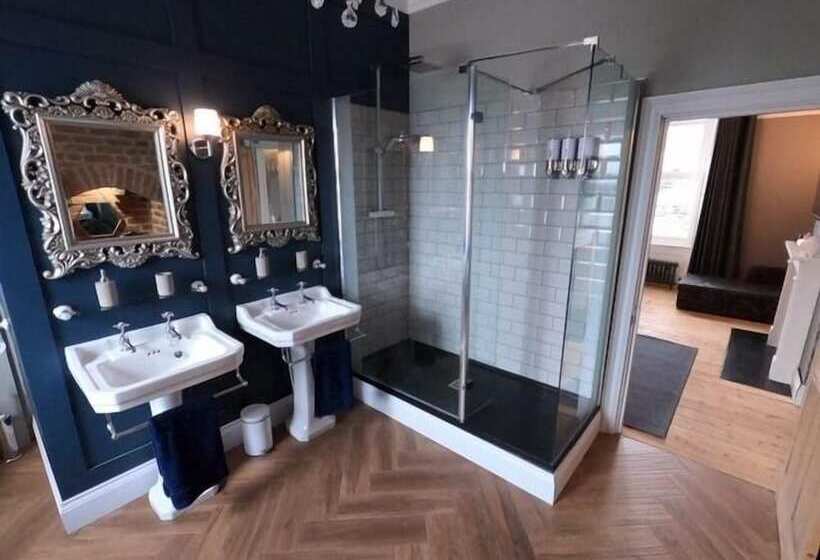 سوییت لوکس, Castle View Bed And Breakfast