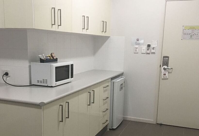 استودیوی استاندارد, Gladstone City Central Apartment Hotel Official