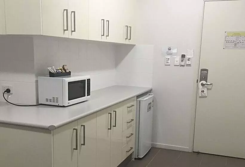 استودیوی استاندارد, Gladstone City Central Apartment Hotel Official