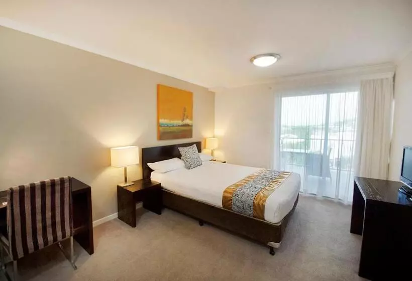 استودیوی استاندارد, Gladstone City Central Apartment Hotel Official