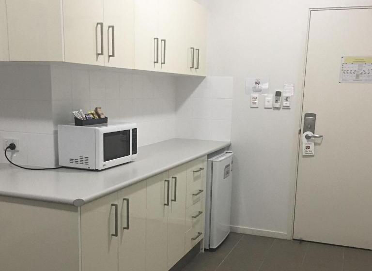 스탠다드 스튜디오, Gladstone City Central Apartment Hotel Official