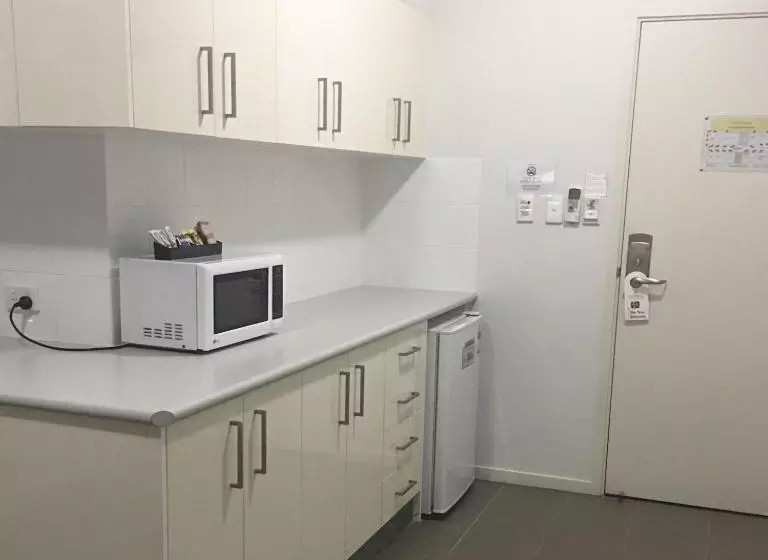 استودیوی استاندارد, Gladstone City Central Apartment Hotel Official