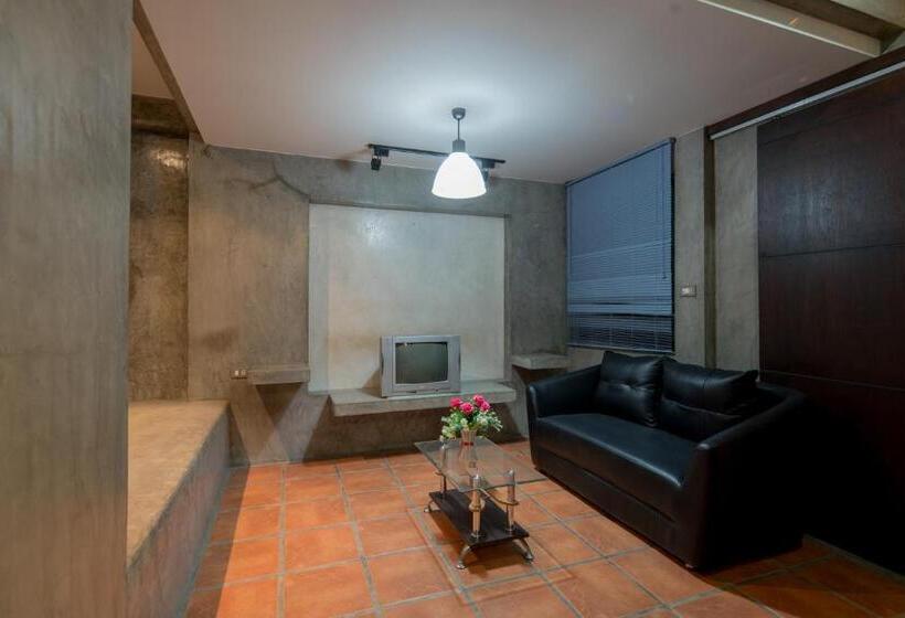 شقة غرفة واحدة, Amarin Hotel Patong