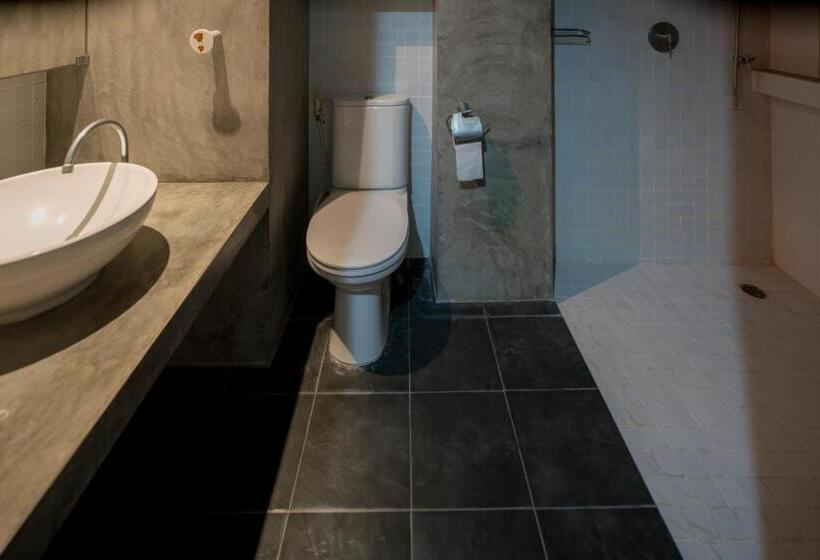 شقة غرفة واحدة, Amarin Hotel Patong