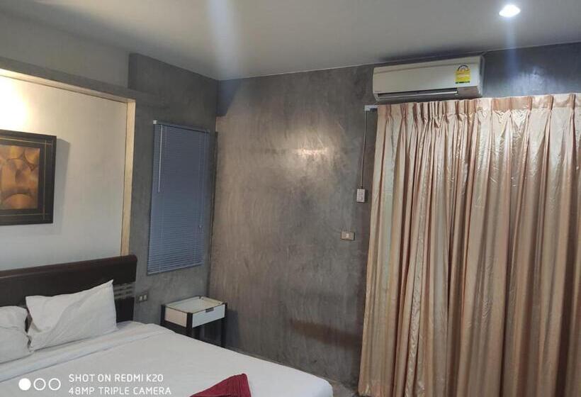 شقة غرفتين, Amarin Hotel Patong