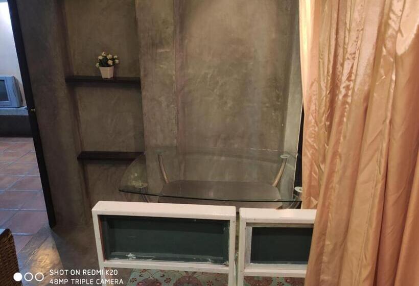 شقة غرفتين, Amarin Hotel Patong