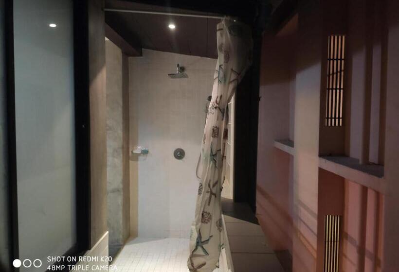 شقة غرفتين, Amarin Hotel Patong