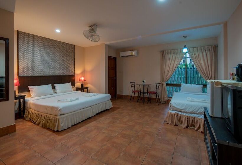 غرفة سوبيريور ثلاثية, Amarin Hotel Patong