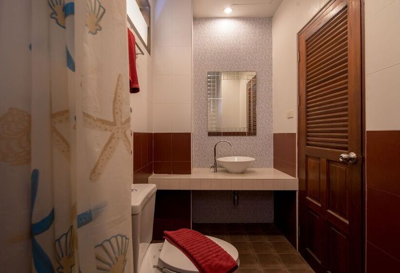 إستوديو سوبيريور, Amarin Hotel Patong