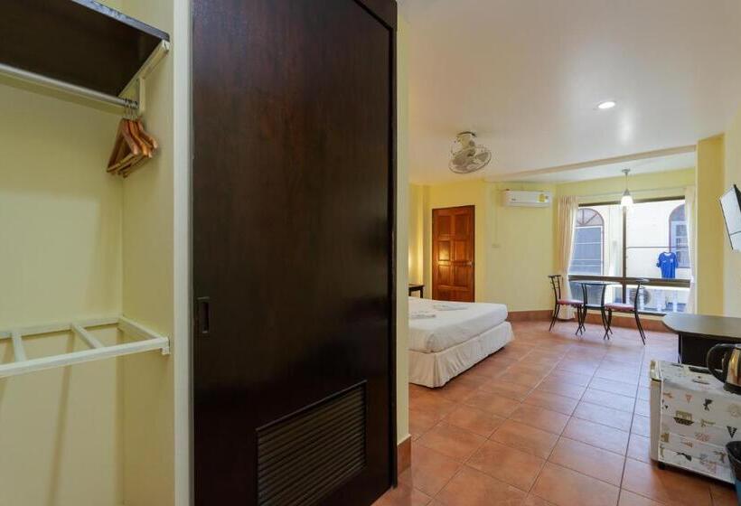 غرفة سوبيريور ثلاثية, Amarin Hotel Patong