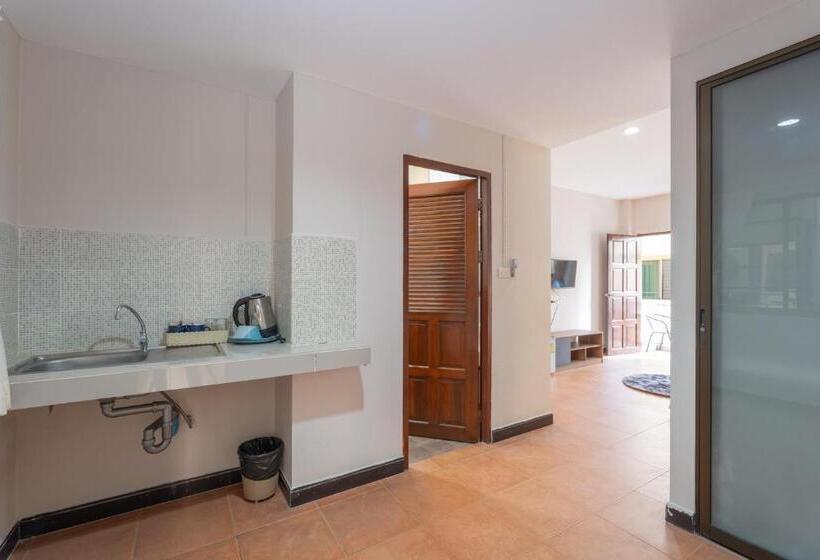 إستوديو سوبيريور, Amarin Hotel Patong