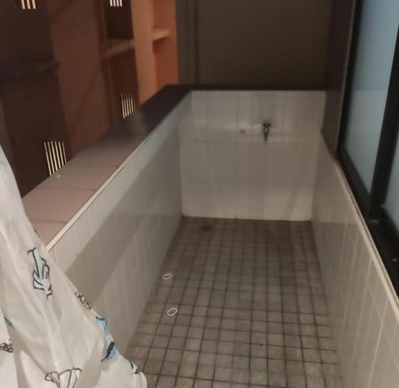 شقة غرفتين, Amarin Hotel Patong