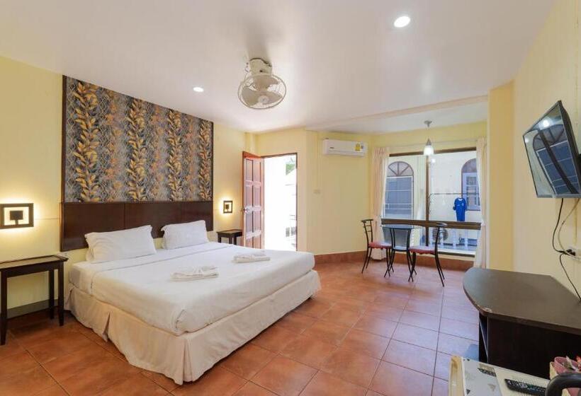 غرفة سوبيريور ثلاثية, Amarin Hotel Patong