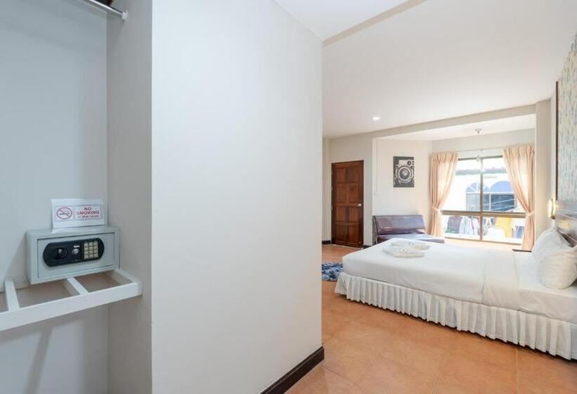 إستوديو سوبيريور, Amarin Hotel Patong