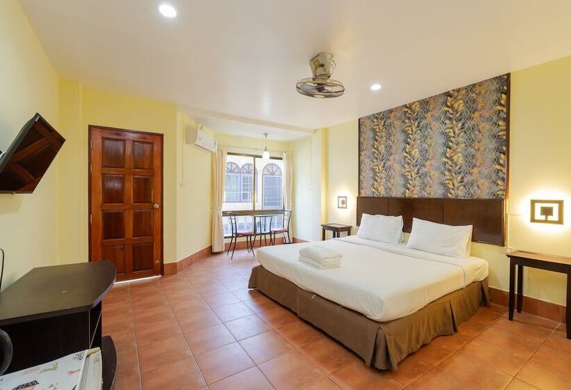 غرفة سوبيريور ثلاثية, Amarin Hotel Patong