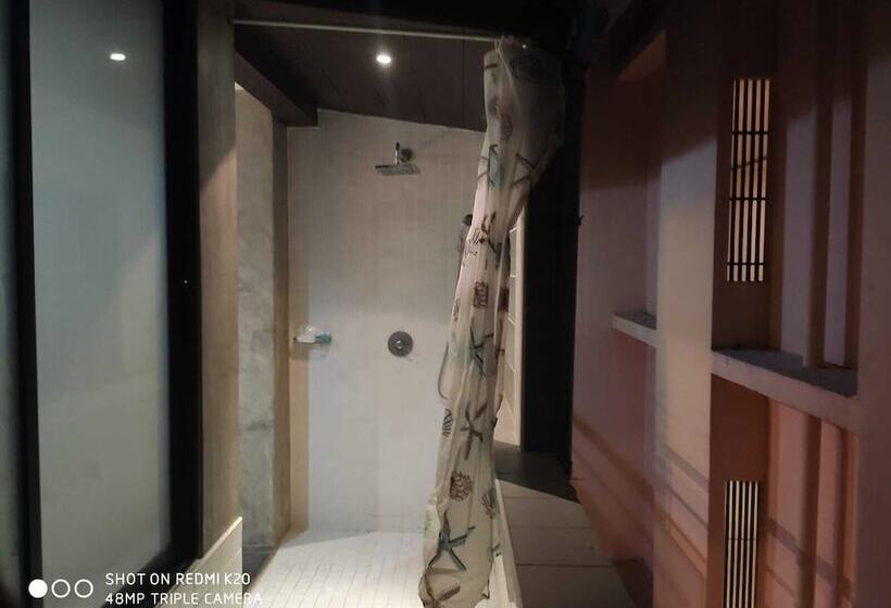 شقة غرفتين, Amarin Hotel Patong