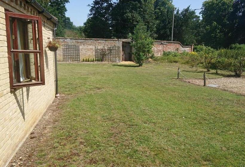 غرفة قياسية لذوى الاحتياجات الخاصة, Broom Hall Country