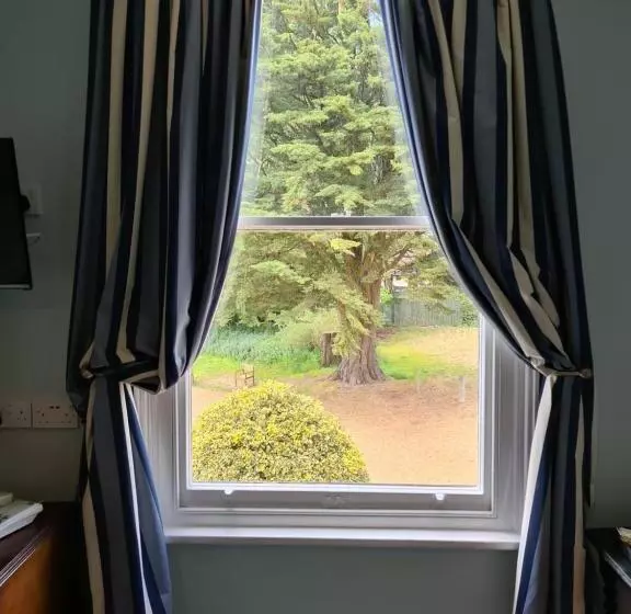 Perhehuone, Broom Hall Country