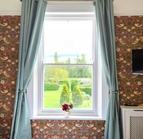 Perhehuone, Broom Hall Country