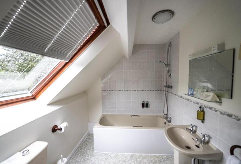 غرفة قياسية, Broom Hall Country