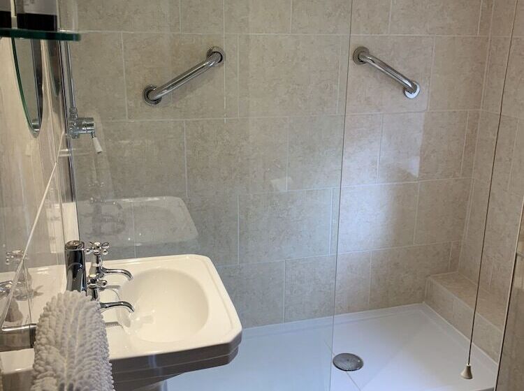 标准间, Walnut Tree