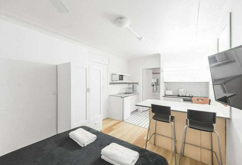 家庭间, Manly Waves