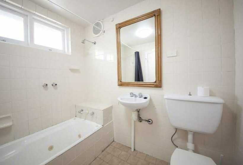 家庭间, Manly Waves