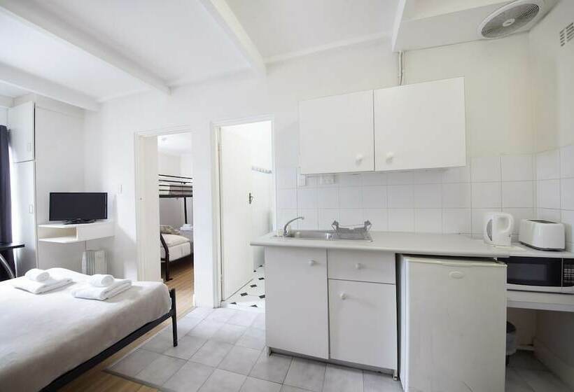 家庭间, Manly Waves